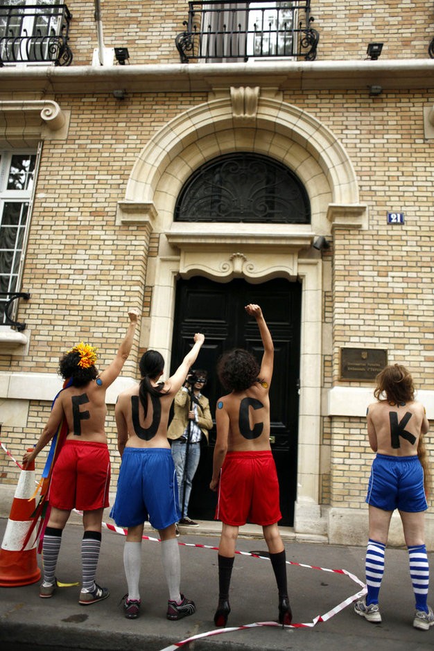 Phong trào biểu tình của nhóm FEMEN đã lan sang tận Pháp.